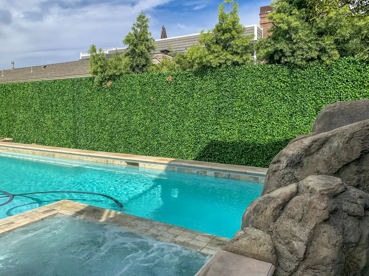 pool privacy 08